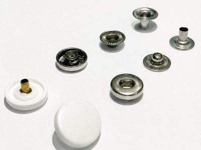 PlasticHeadSnapButton